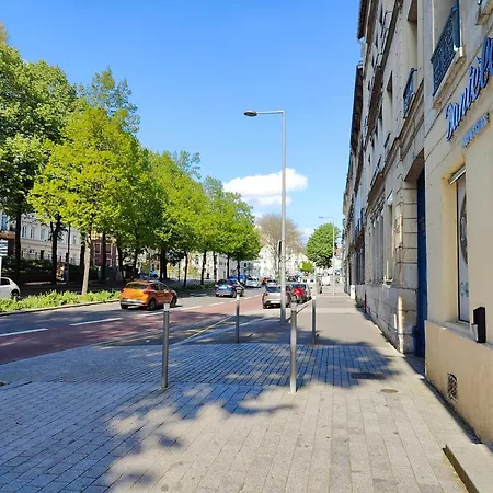 Appart'homecity - Marne 1850 شقة